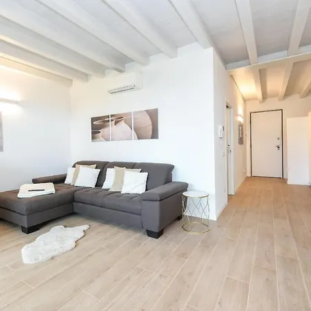 Caesar Luxury D8 Apartman Sirmione